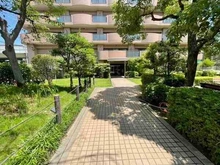 【大阪府/大阪市都島区友渕町】ファミール都島パークサイド 総戸数80戸、地上15階建てのマンションです。三菱地所コミュニティによる日勤管理が行われています。