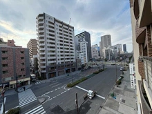 【大阪府/大阪市中央区谷町】エステムコート谷町六丁目IIアクティーネ 南・西の2面にバルコニーがあり、全居室がバルコニーに面しています。心地良い外の空気を取り込めます。