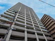 【大阪府/大阪市中央区谷町】ザ・パークハウス谷町五丁目 隣接住戸がなく、独立性の高い南・西向きの角部屋。陽当たり・通風良好＆プライバシーに配慮された設計。