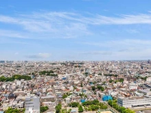 【東京都/大田区下丸子】ザ・リバープレイスウエストタワー バルコニーからは都会的な街並みが楽しめます。視界を遮るものがなく、晴れた日には青空も望めます。