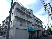 【東京都/大田区大森東】世紀コーポ大森東 外観：京浜急行線「大森町」駅まで徒歩8分、通勤・通学やお出かけに便利な立地。南東角住戸のご案内です。