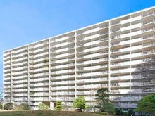 【神奈川県/横浜市戸塚区品濃町】ニューシティ東戸塚パークヒルズI棟 敷地内は緑豊か。広い敷地に複数の棟が建ち並び、ゆとりある住棟配置で採光・通風性が考慮されています。