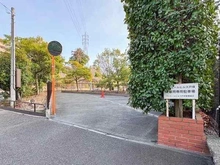 【神奈川県/横浜市戸塚区吉田町】ファミールヒルズ戸塚 来客用駐車場がございます。ご家族やゲストを気兼ねなく迎えられる、配慮の行き届いたマンションです。