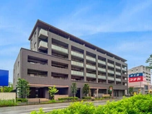 【神奈川県/横浜市戸塚区吉田町】ザ・パークハウス戸塚 外観：JR東海道本線など、複数路線が乗り入れる「戸塚」駅まで徒歩4分。通勤やお出かけに便利な立地です。