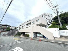 【大阪府/箕面市石丸】ロイヤルヒルズ箕面 総戸数92戸のRC造。北大阪急行線「箕面萱野」駅徒歩16分。始発駅なので、快適に電車移動ができます。