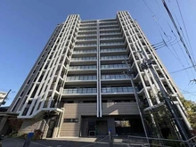 【大阪府/大阪市東淀川区豊新】レ・ジェイド上新庄 外観：2023年3月築・RC造地上13階建3階部分。阪急京都線「上新庄」駅まで徒歩8分の立地です。