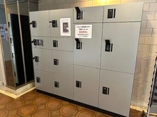 【大阪府/大阪市淀川区西宮原】ロイヤルハイツ新大阪 共用部に宅配ボックスが設置されています。不在時や、非対面で受け取りたいときにも便利な設備です。