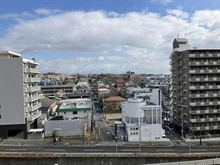 【大阪府/豊中市寺内】日商岩井緑地公園マンション 住戸東側からの眺望です。視界を遮る背の高い建物が隣接していないため、遠くまで景色を楽しめます。