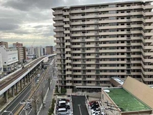 【大阪府/豊中市寺内】日商岩井緑地公園マンション 南側からの眺望。全居室2重サッシのため、新御堂筋の車の音や北大阪急行線の電車の音は軽減されています。