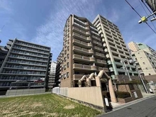 【大阪府/吹田市江坂町】アンビエント江坂 外観：北大阪急行線・大阪メトロ「江坂」駅までフラットアクセスで徒歩5分。買物施設も徒歩圏内の住環境です。