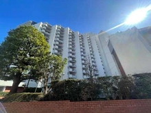 【東京都/港区三田】三田ハウス 外観：都営三田線/東京メトロ南北線「白金高輪」駅まで徒歩8分など、複数路線利用可能。交通アクセス良好です。