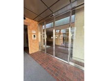 【兵庫県/神戸市灘区弓木町】ラ・トゥール六甲　イースト棟 防犯面に配慮されたオートロック付き。また、留守にしがちな日中帯は管理員により有人管理されています。