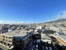 【兵庫県/神戸市東灘区御影郡家】ロジュマンスティーロ御影 住戸からの眺望です。バルコニーにはLDKの掃き出し窓とキッチン勝手口からアクセスすることができます。