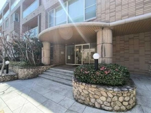 【兵庫県/芦屋市翠ケ丘町】フローラ芦屋フラット 芦屋市翠ケ丘町に立地、周辺は閑静な住宅街です。総戸数は21戸。落ち着いた暮らしが叶います。