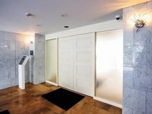 【兵庫県/芦屋市翠ケ丘町】フローラ芦屋フラット オートロックが採用されており、防犯面に配慮されています。管理会社により日勤管理されています。