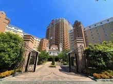 【兵庫県/芦屋市海洋町】ザ・レジデンス芦屋スイート エントランスに続くアプローチには植栽が施され、緑に癒されます。ペットと暮らせます(規約制限有)。