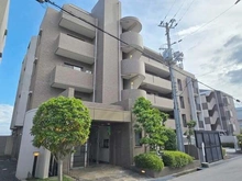 【兵庫県/神戸市灘区薬師通】ハイネスピア六甲薬師通 外観：閑静な住宅街にたたずむマンション
