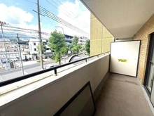 【兵庫県/神戸市東灘区御影】藤和ライブタウン上御影 北・南側それぞれにバルコニーがございます。全居室がバルコニーに面し、換気がスムーズに行えそうです。