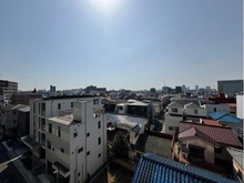 【東京都/足立区足立】ザ・パークハウス五反野 陽当り・通風良好な南向きバルコニーからの眺望です。地上12階建マンションの5階部分に位置します。