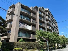 【東京都/足立区西新井本町】藤和シティホームズ西新井 スーパーやコンビニ、学校など暮らしを支える生活施設が充実しており、子育て世帯にも嬉しい住環境です。