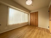 【埼玉県/戸田市本町】ダイヤモンドスクエア戸田公園 約6帖の洋室2026年3月リフォーム実施※家具・調度品は販売対象に含みません。