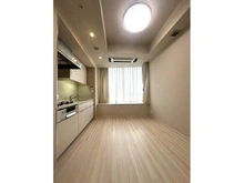 【東京都/世田谷区上馬】ザ・パークハウス三軒茶屋タワー 陽当り・通風良好な南西向きのLDK。LD部分は床暖房が敷設されており、寒い季節も快適に過ごせます。