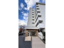 【神奈川県/川崎市幸区下平間】下平間サンハイツ 外観：総戸数57戸。管理会社により巡回管理されているマンションです。即ご入居いただけます(残金精算後)。