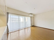 【神奈川県/川崎市川崎区下並木】川崎サイトシティIII番館 南西向きのリビングダイニングキッチンにつき、日当たり良好です。