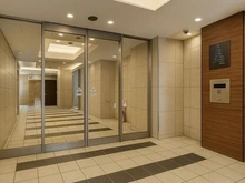 【神奈川県/横浜市鶴見区岸谷】ザ・パークハウス横浜岸谷 オートロックや防犯カメラなど、セキュリティに配慮されたマンションです。共用部に宅配ボックス有り。