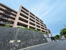 【神奈川県/横浜市鶴見区岸谷】コスモ鶴見岸谷公園 スーパーや小学校が徒歩圏内に揃い、ご家族皆様にとって暮らしやすく、魅力あふれる住環境です。
