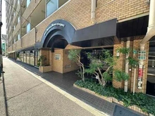 【東京都/品川区南品川】ライオンズマンション南品川 不在時の荷受けに便利な宅配ボックスが備わっています。お仕事などで忙しい方にも嬉しい設備です。
