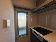 【東京都/杉並区和田】グローベルザ・スクエア東高円寺 窓が横でついているため、換気のしやすい設計。