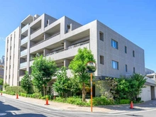【東京都/杉並区和田】ザ・パークハウス杉並和田 外観：東京メトロ丸ノ内方南支線「中野富士見町」駅徒歩2分の好立地。駅までは坂道が無く、平坦な道のりです。