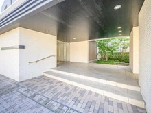 【東京都/杉並区和田】ザ・パークハウス杉並和田 長谷工コーポレーション施工の地上7階建。閑静な住宅街に位置し、ゆったりとした暮らしが叶います。