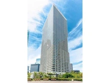 【東京都/中央区晴海】ザ・パークハウス晴海タワーズティアロレジデンス 外観：49階建タワーマンション。シャトルバスが運行され、東銀座・日本橋・丸の内方面にもアクセス可能です。