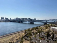 【東京都/中央区晴海】ザ・パークハウス晴海タワーズティアロレジデンス バルコニーからはレインボブリッジを望む（天候によります）