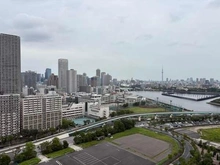 【東京都/中央区晴海】ザ・パークハウス晴海タワーズティアロレジデンス 21階部分、北向きにつき、バルコニーより東京スカイツリーを望む眺望。
