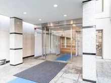 【東京都/渋谷区広尾】広尾マンション モニタ付きインターホン、24時間有人管理で防犯に配慮されています。トランクルームもございます。