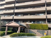 【大阪府/豊中市曽根西町】グランドメゾン豊中曽根 外観：阪急宝塚線「曽根」駅まで徒歩2分。梅田方面へ快適にアクセス可能で、通勤・通学に便利な立地です。