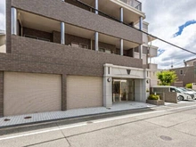 【大阪府/豊中市北桜塚】パラツィーナ・セシリア豊中北桜塚 スーパーまで約650m。コンビニ・ドラッグストアが410m圏内に揃う、買い物に便利な環境です。