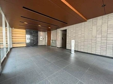 【東京都/西東京市東町】ザ・パークハウス保谷レジデンス ワイドなガラスウォールで開放感のある風除室