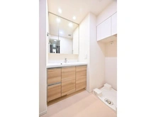 【東京都/台東区東上野】ザ・パークハウス上野 収納付三面鏡洗面化粧台