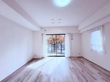 【東京都/台東区池之端】ザ・パークハウス池之端 LD部分は、床暖房搭載です。コード類がないためお子様やペットも快適。足元からお部屋全体を暖めます。