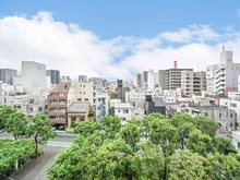 【東京都/台東区西浅草】浅草タワー 低層階ながら開放感のある眺望が魅力です。緑も見えるため休みの日も落ち着いて過ごすことができます。