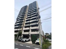 【東京都/北区王子】ウィルローズ王子 シンメトリーなデザインが際立つ外観です。