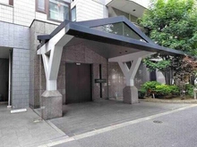 【東京都/文京区本駒込】ルクラス本駒込 ■落ち着いたデザインのエントランスで、日々の暮らしを出迎えてくれます。