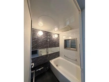 【大阪府/堺市堺区三国ヶ丘御幸通】堺東ヴューモ ゆったりとした1418サイズの浴室。追焚機能・浴室乾燥機・ミストサウナ等、充実の設備仕様です。