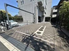 【大阪府/大阪市阿倍野区昭和町】ザ・パークハウス阿倍野昭和町 敷地内に駐車場が設けられています。現在空き無しの状況ですが、変動しますので都度お問い合わせください。