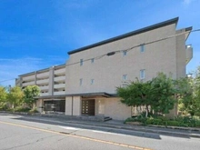 【愛知県/名古屋市千種区春岡】ザ・パークハウス池下 外観：地下鉄東山線「池下」駅徒歩6分、2沿線利用可能な好立地。徒歩圏内に買物施設や小学校があります。