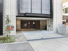 【愛知県/名古屋市中区丸の内】ザ・パークハウス久屋大通ローレルタワー 駐車場入り口にシャッターゲートあり